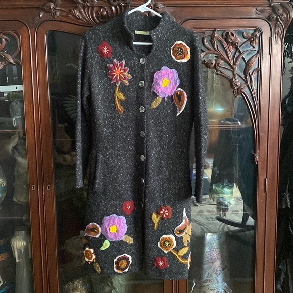 Gorgeous Long Nubby Grey Sweater Crocheted Floral Layered Appliqués Embroidery - Picture 1 of 5